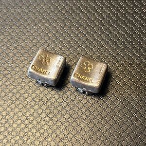 282. 🍀Vintage CHANEL Silver Square Clover Clip on Earrings